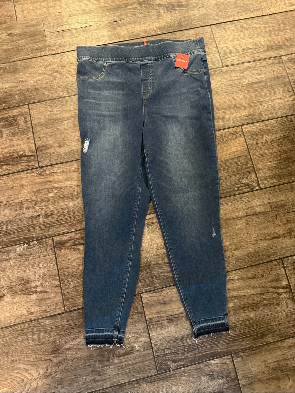 Spanx Distressed Denim
Legging Jeans 2XL Blue Wash
Raw Hem NWT